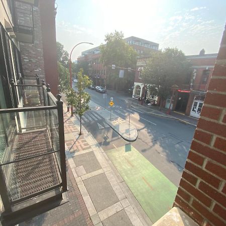 Downtown Heritage Condo With Parking Victoria Ngoại thất bức ảnh