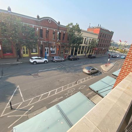Downtown Heritage Condo With Parking Victoria Ngoại thất bức ảnh