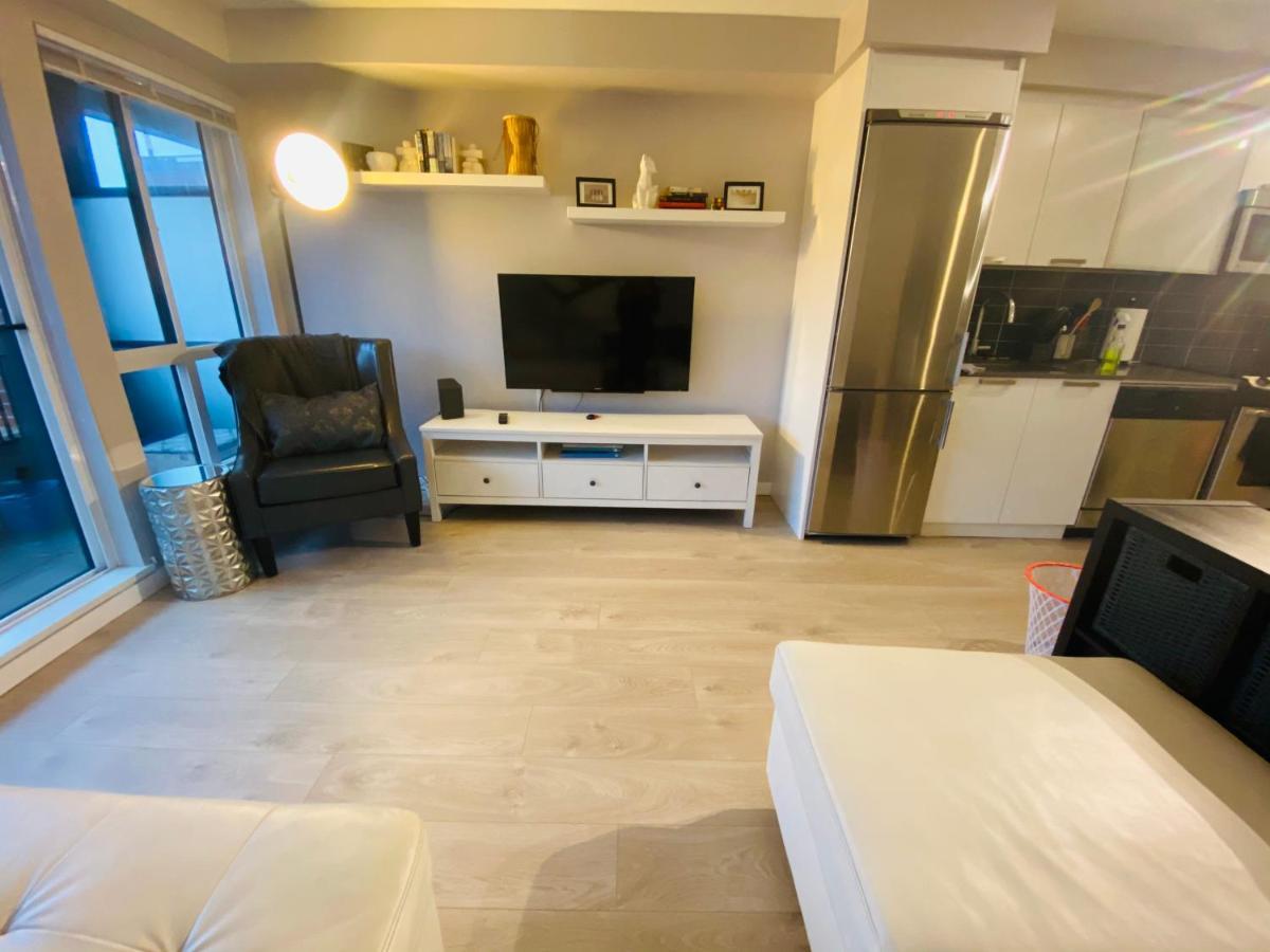 Downtown Heritage Condo With Parking Victoria Ngoại thất bức ảnh