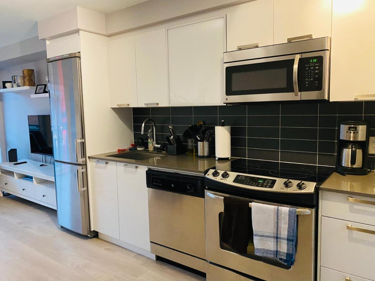Downtown Heritage Condo With Parking Victoria Ngoại thất bức ảnh
