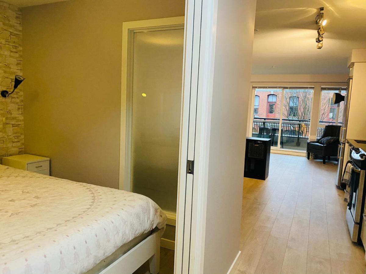Downtown Heritage Condo With Parking Victoria Ngoại thất bức ảnh