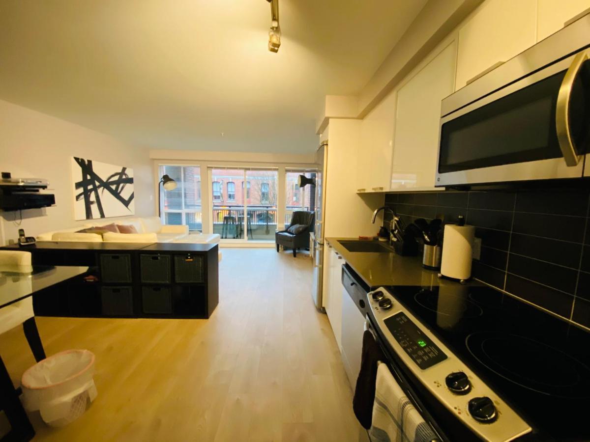 Downtown Heritage Condo With Parking Victoria Ngoại thất bức ảnh