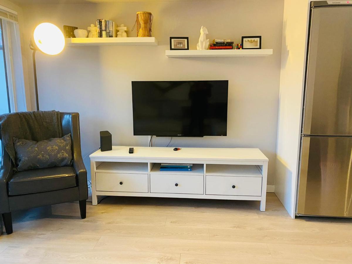 Downtown Heritage Condo With Parking Victoria Ngoại thất bức ảnh