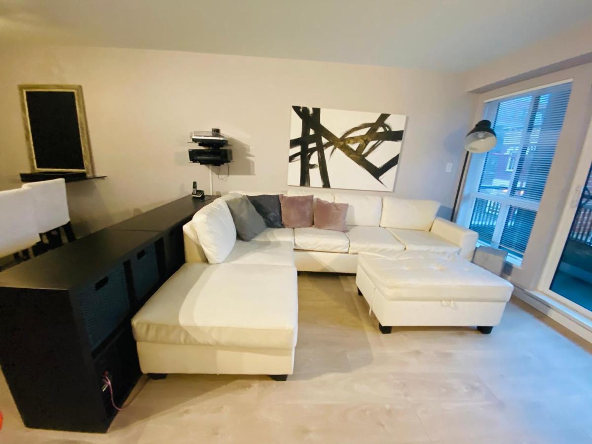 Downtown Heritage Condo With Parking Victoria Ngoại thất bức ảnh