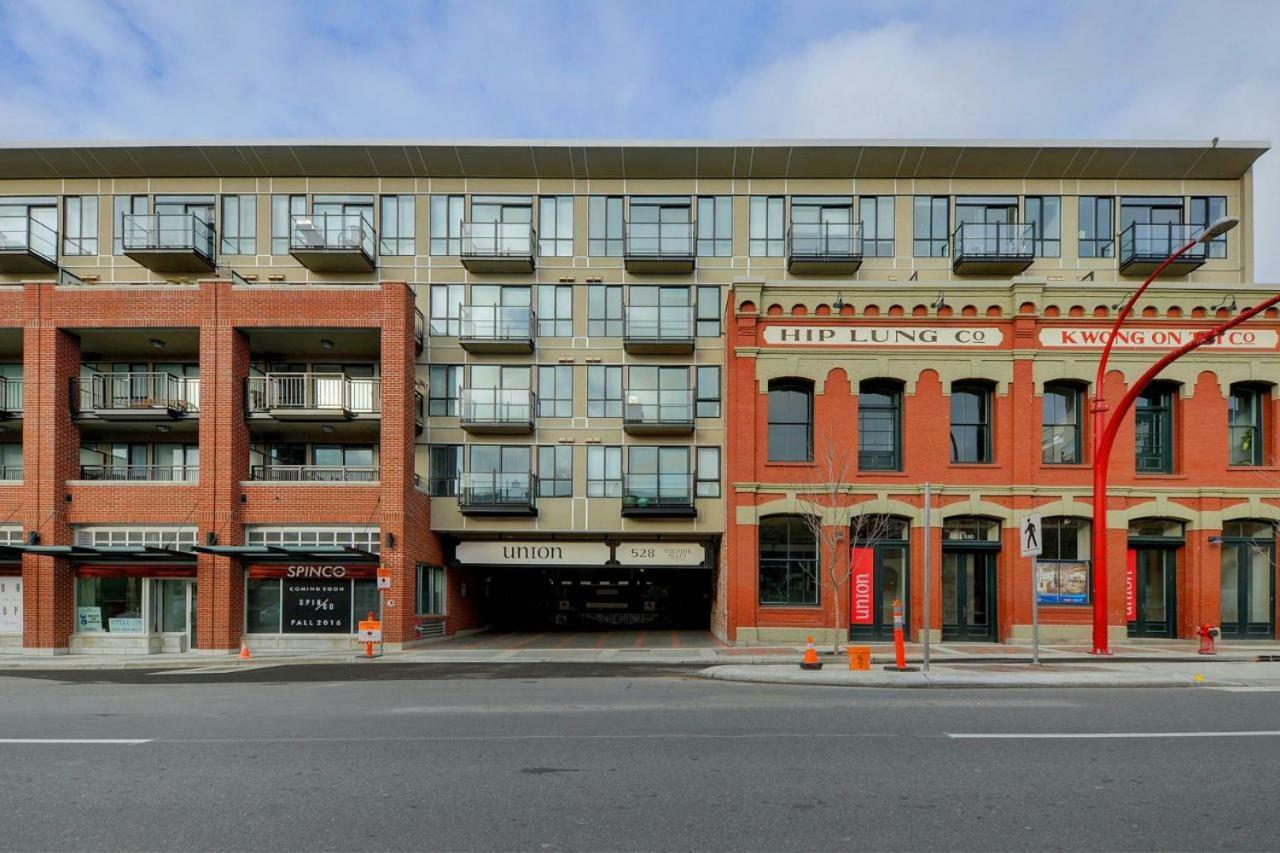 Downtown Heritage Condo With Parking Victoria Ngoại thất bức ảnh