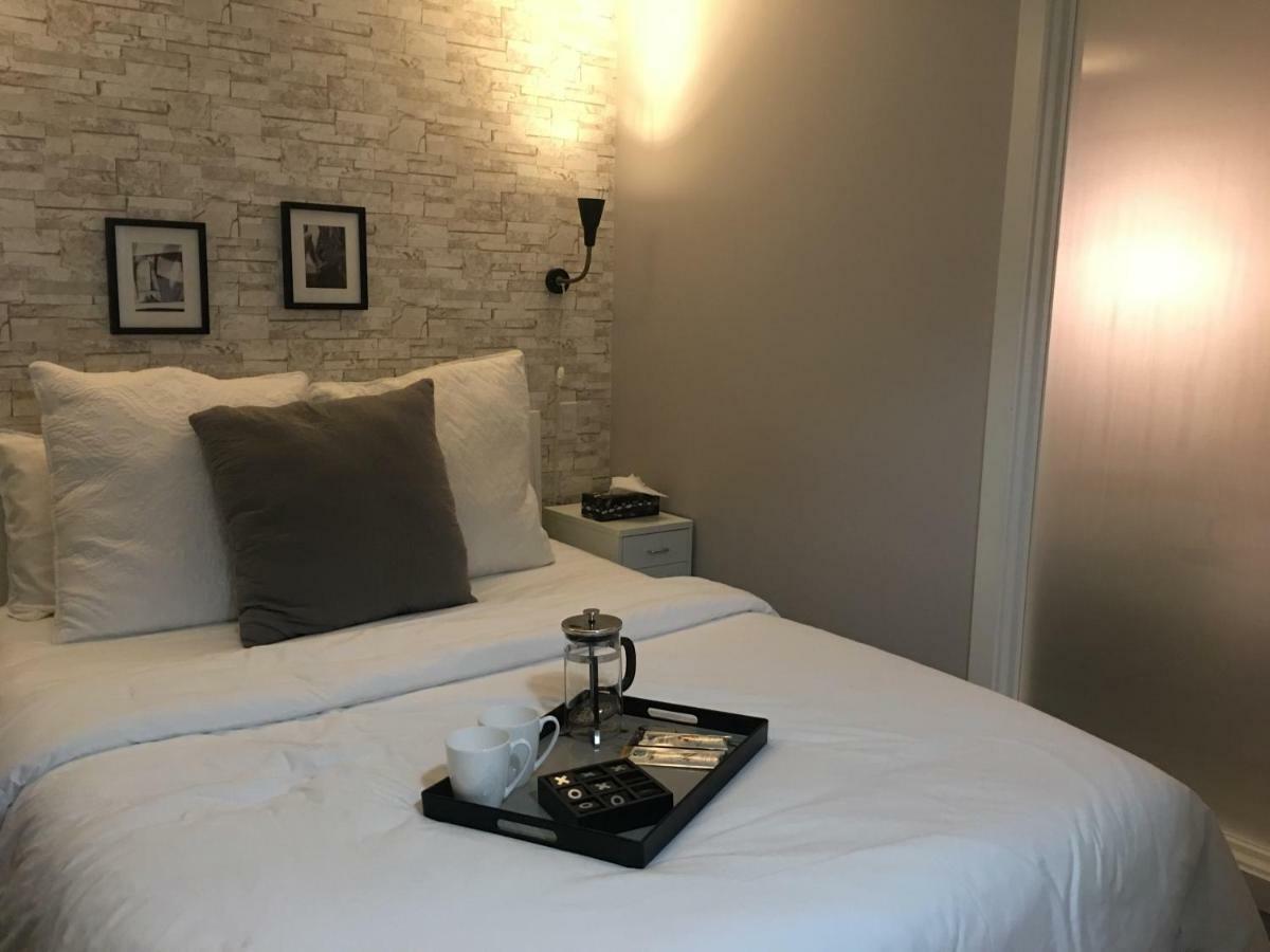 Downtown Heritage Condo With Parking Victoria Ngoại thất bức ảnh
